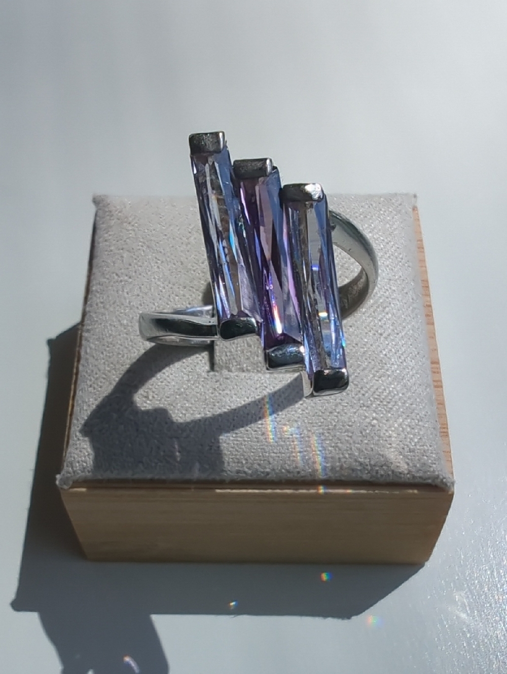 Faceted Purple/Blue Colored Glass 925 Silver Plated Ring Size 9 - Picture 1 of 14